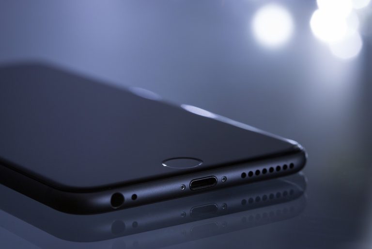 Vloeistof in lightning connector iPhone - Lees dit eerst